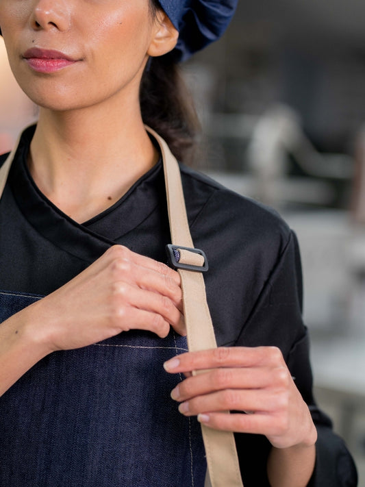 Pechera de jeans full AZUL larga con bolsillo y amarras beige