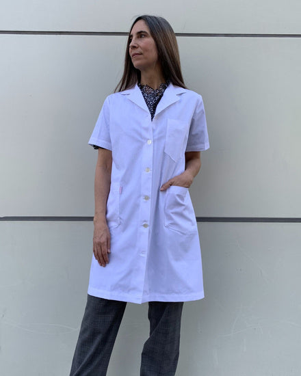 delantal clinico princesa mujer laboratorio largo manga corta blanco poplin  entallado – Julin Serra