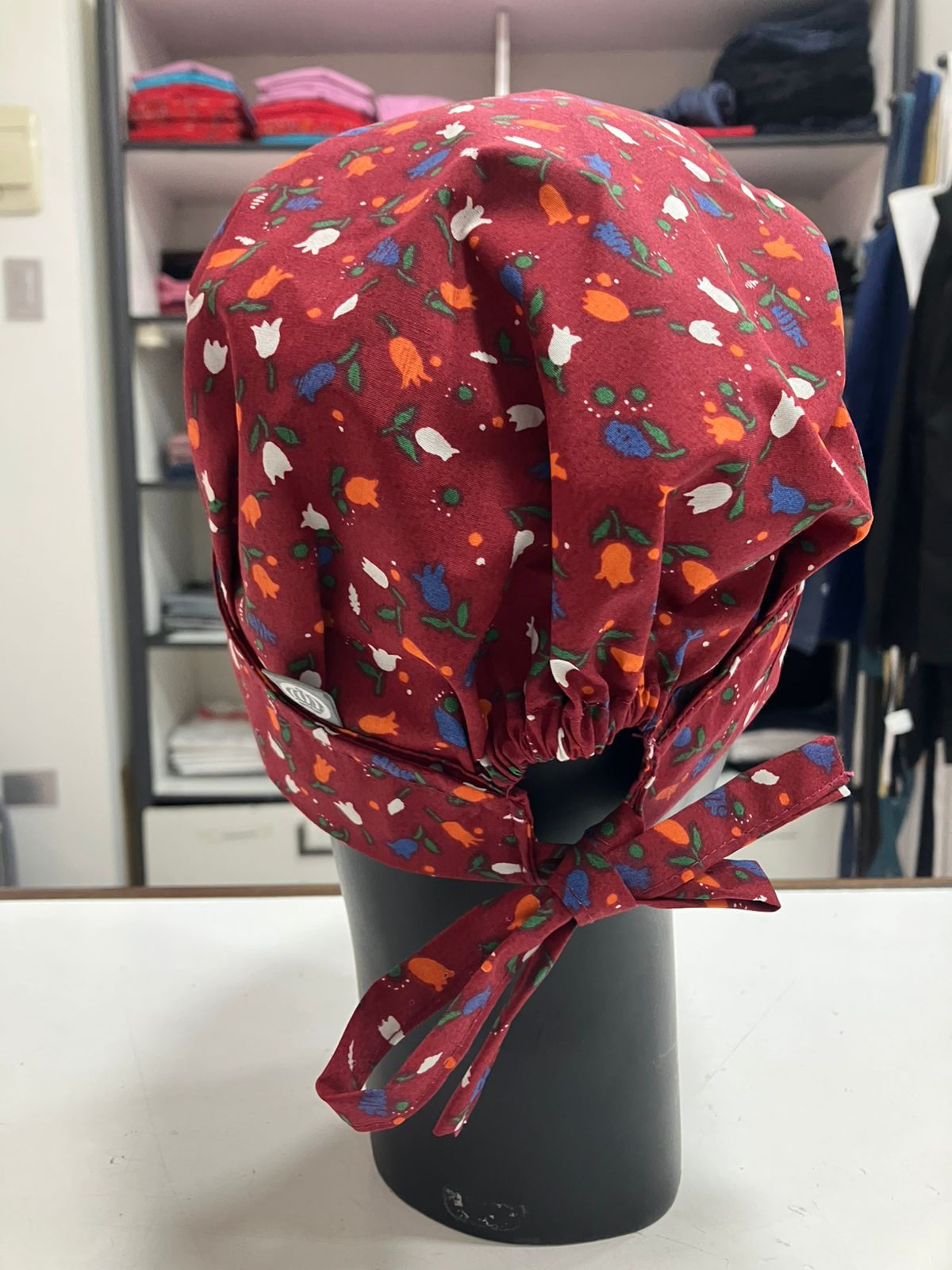 Gorro Magnolia estampado Flores con burdeo (E21)