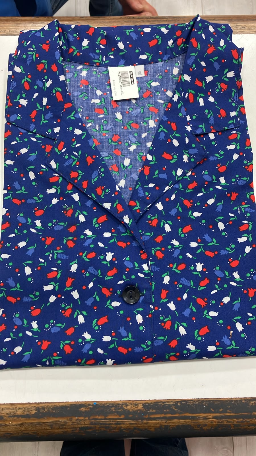 Pintora estampada azul tulipanes colores