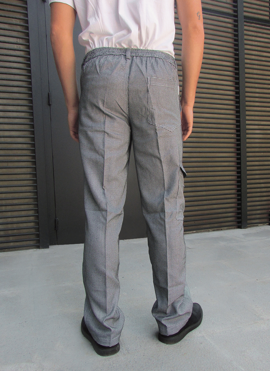 Pantalón pie de pollo, media cintura elasticada, delantero con boton y cierre