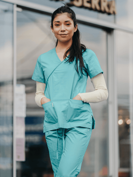 Conjunto SALUD FIT Mujer en poplin verde clínico