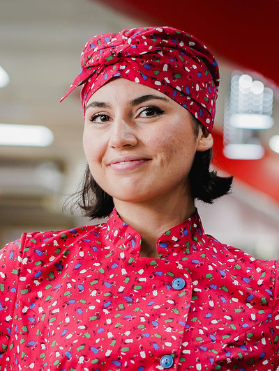 Gorro Sena Flores fondo rojo oscuro E18