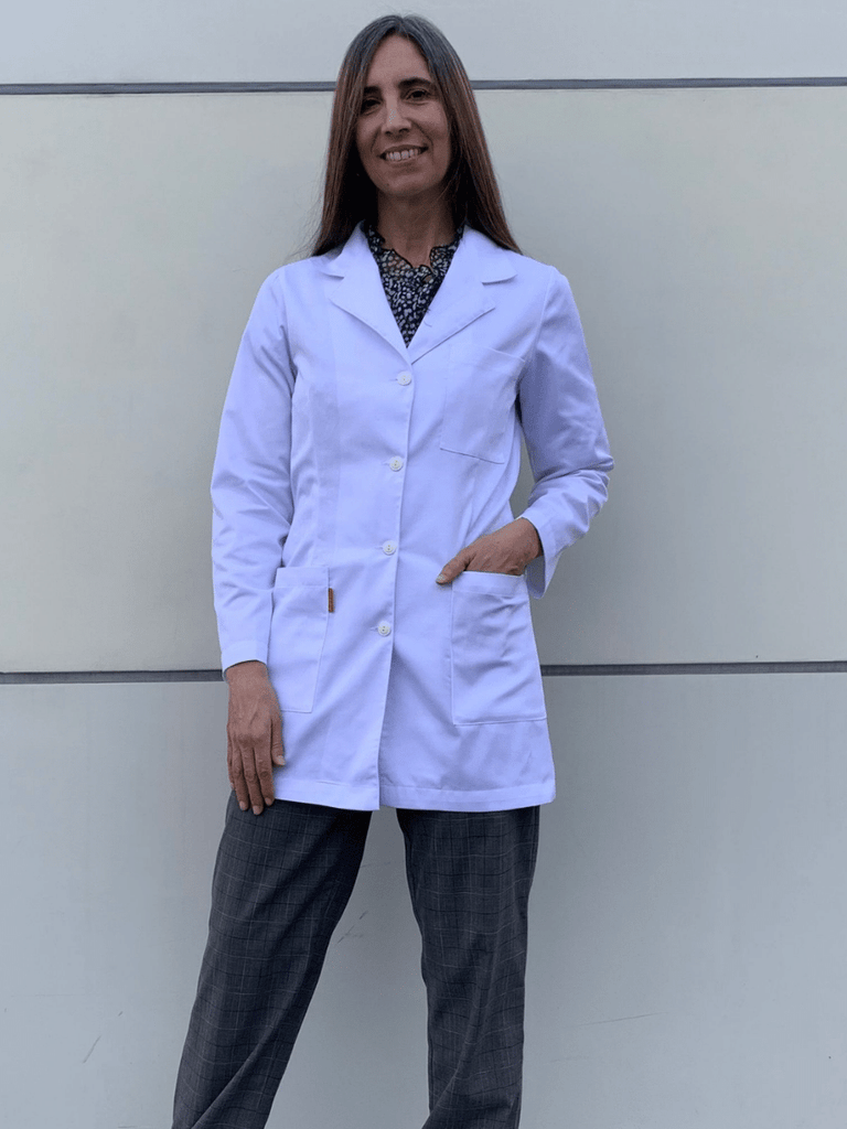 Convenio 2025 MEDICINA UDD - Delantal blanco Constanza MUJER con Logo Bordado