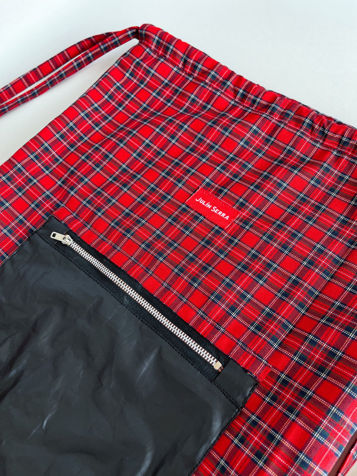 Bolso Mochila Sombra Punk – Edición Artesanal Julin Serra