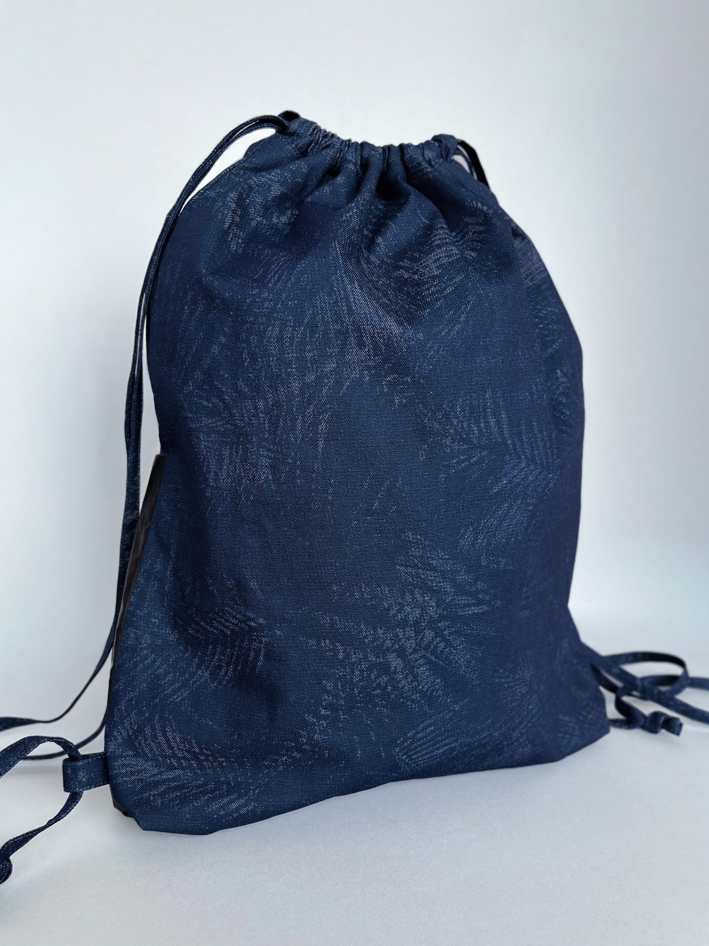 Bolso mochila Brisa Negra – Edición Artesanal Julin Serra