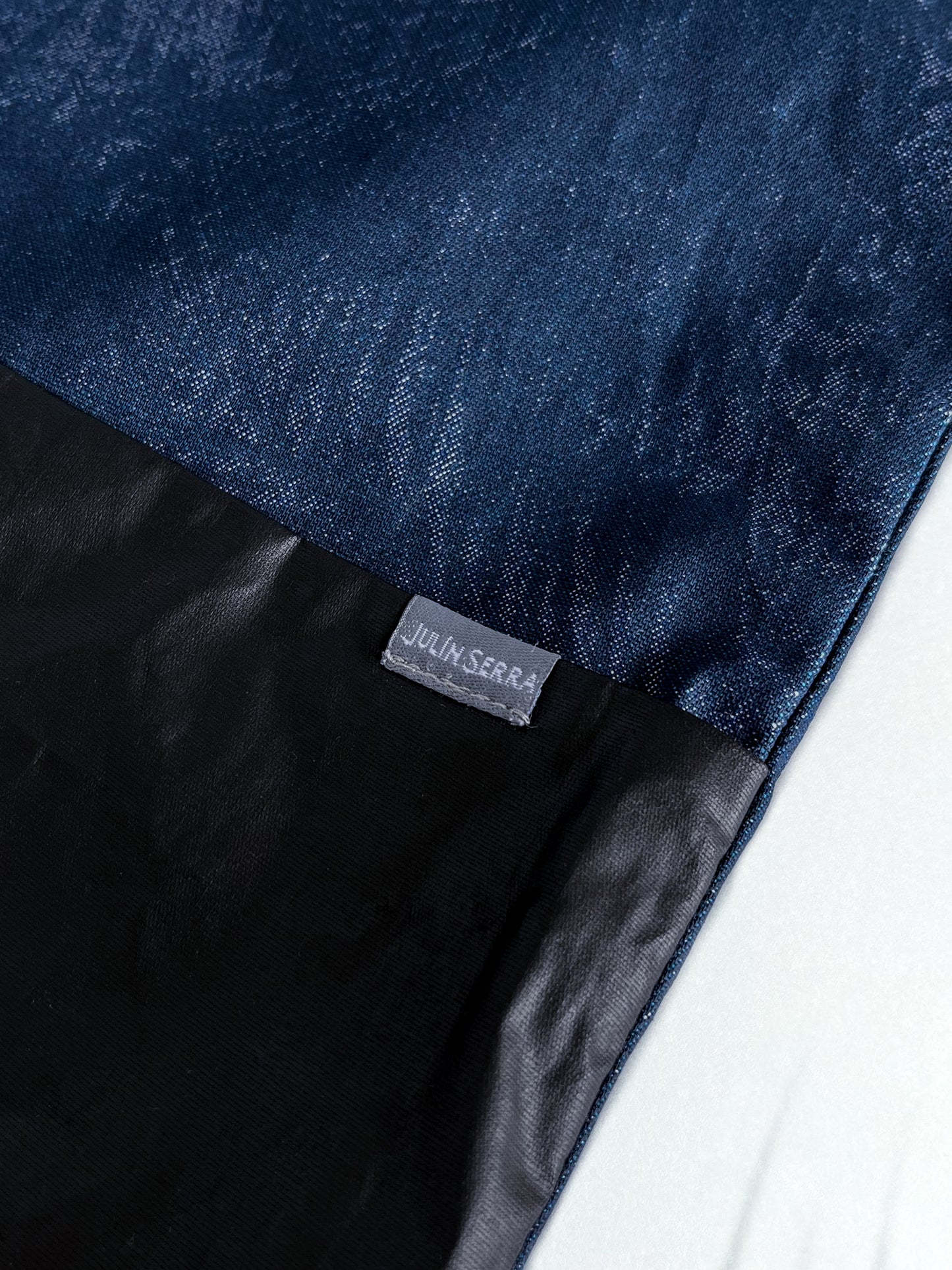 Bolso mochila Brisa Negra – Edición Artesanal Julin Serra