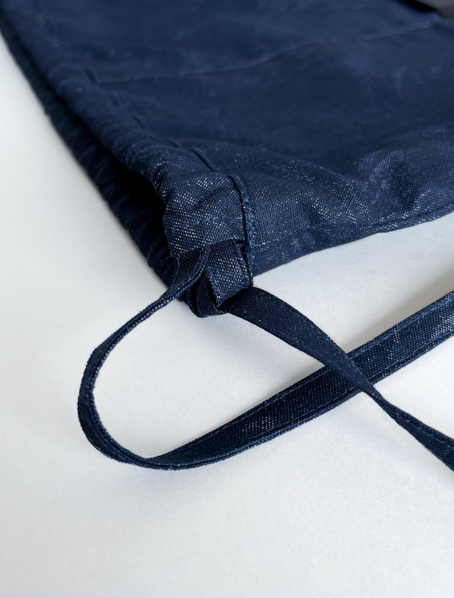 Bolso mochila Brisa Negra – Edición Artesanal Julin Serra