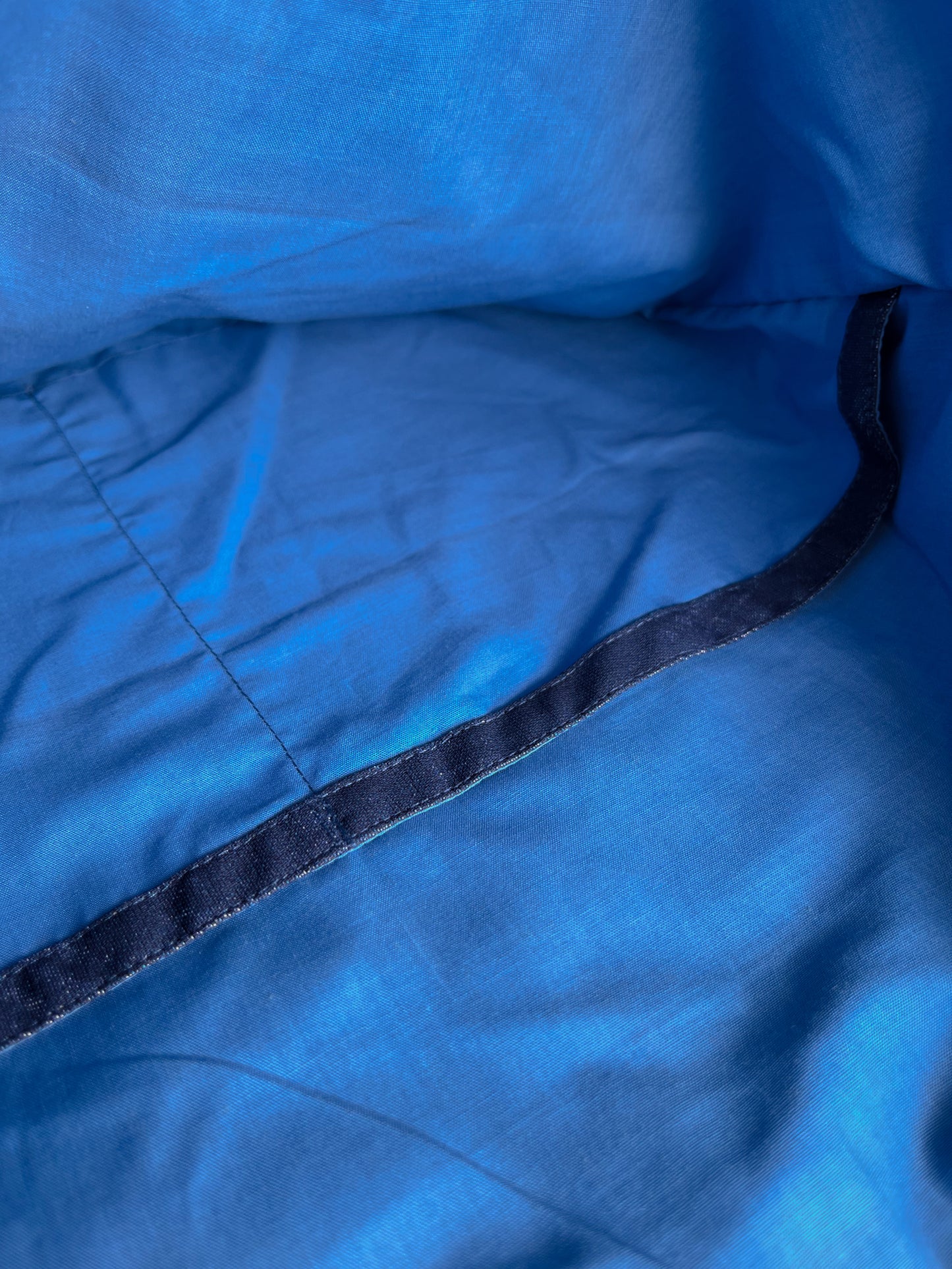 Bolso mochila Brisa Negra – Edición Artesanal Julin Serra