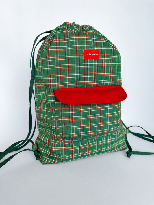 Bolso Mochila Verde Escocés – Edición Artesanal Julin Serra