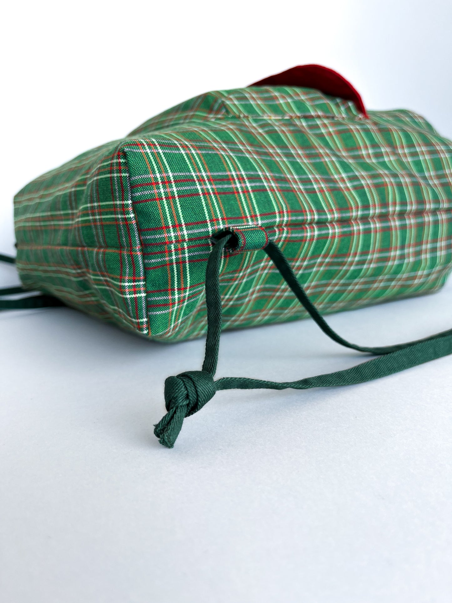 Bolso Mochila Verde Escocés – Edición Artesanal Julin Serra