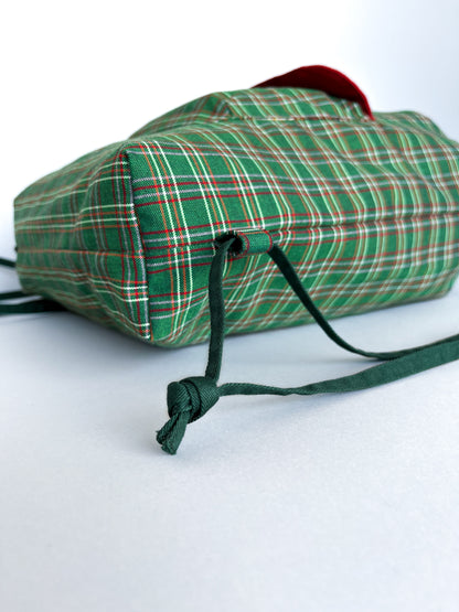 Bolso Mochila Verde Escocés – Edición Artesanal Julin Serra