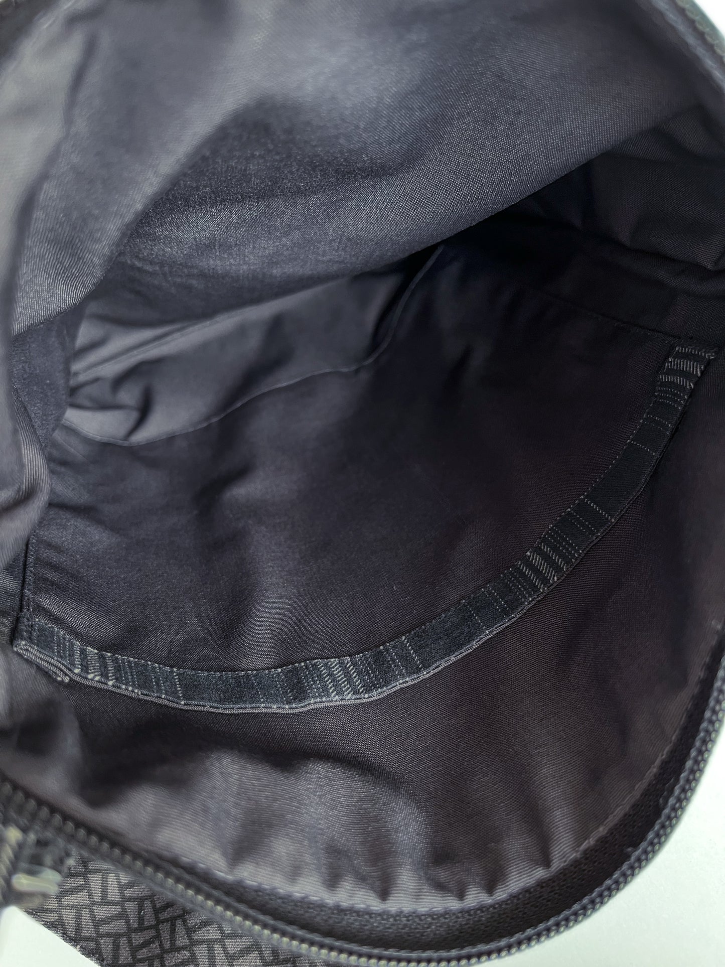 Carterita Escocés Negro Mosaico Gris – Edición Artesanal Julin Serra