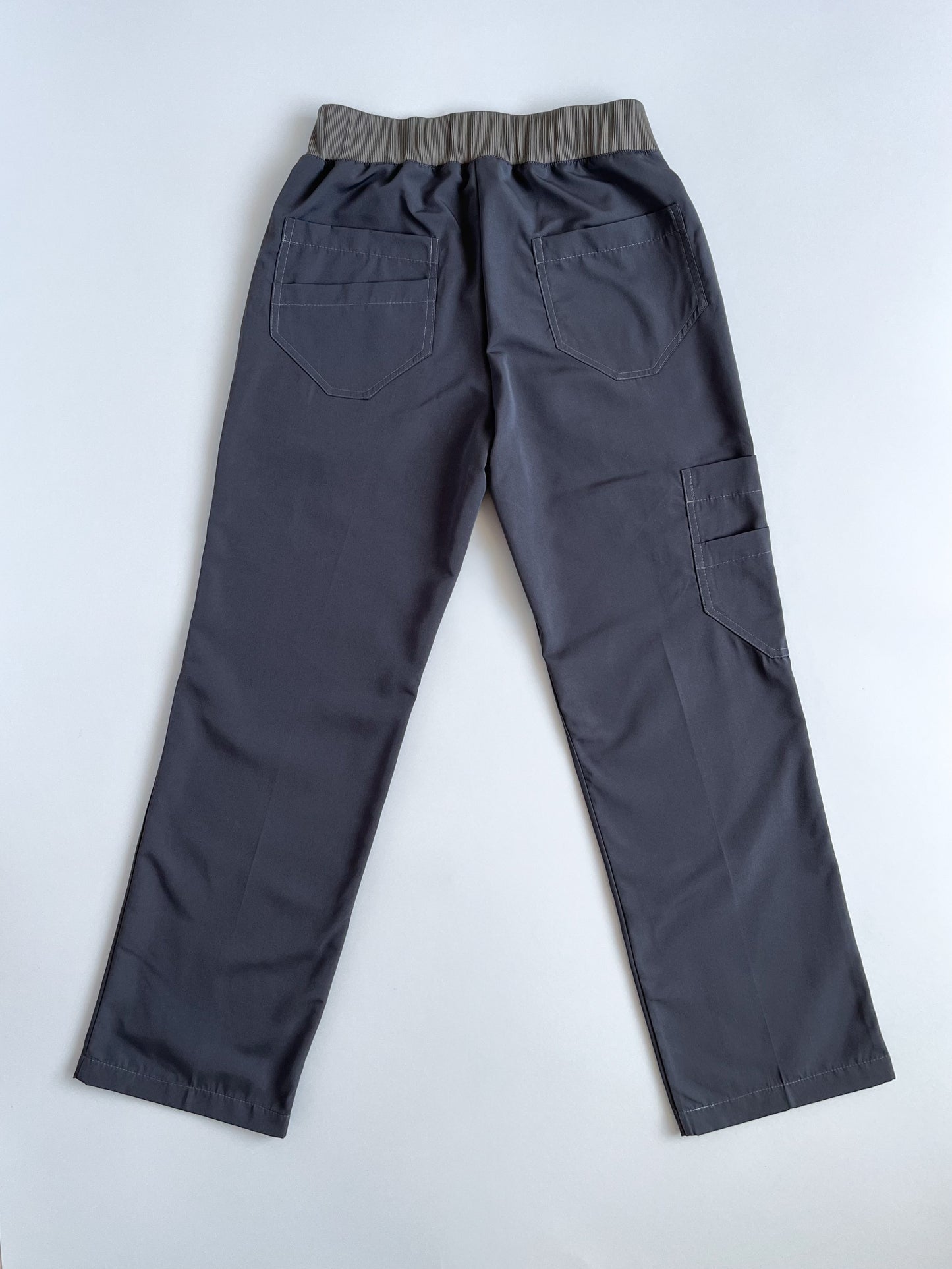 Conjunto Clínico ANTIFLUIDOS Urban Blusón + Pantalón gris grafito