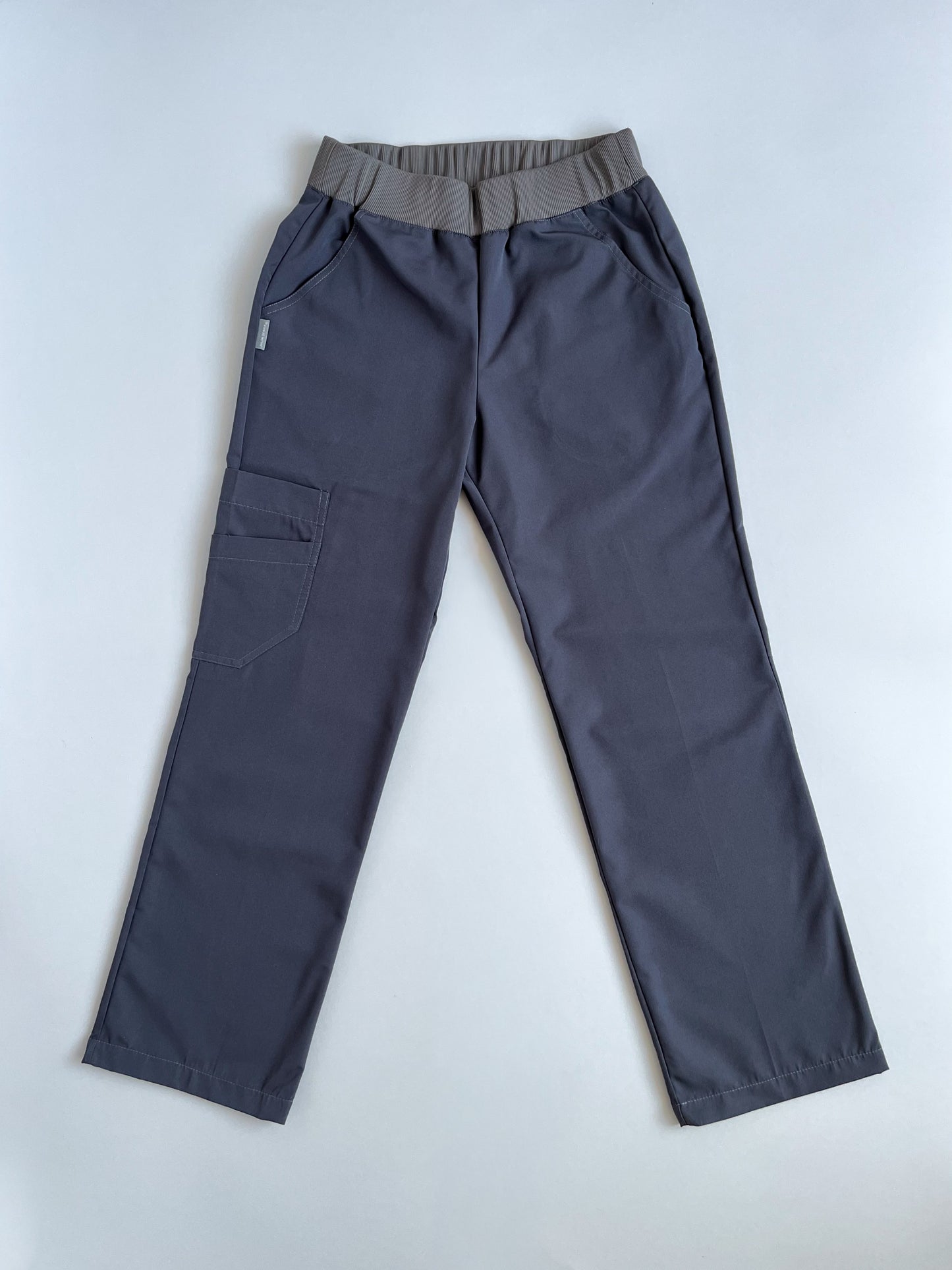 Conjunto Clínico ANTIFLUIDOS Urban Blusón + Pantalón gris grafito