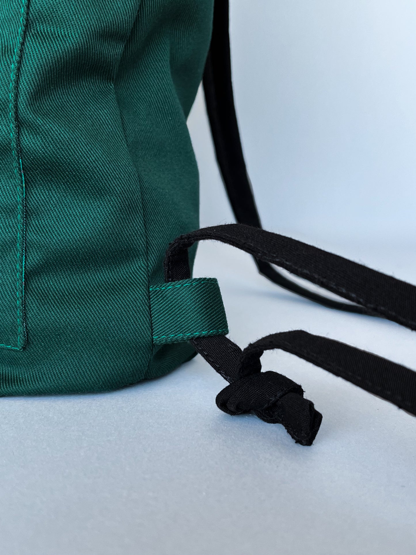 Bolso Mochila Verde Bosque – Edición Artesanal Julin Serra