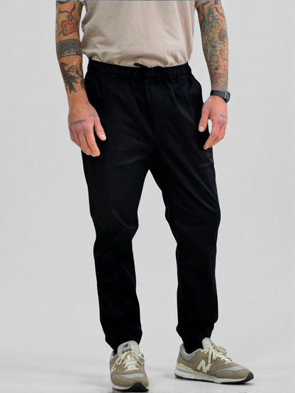 Pantalón jogger negro hombre tela confort – Julin Serra