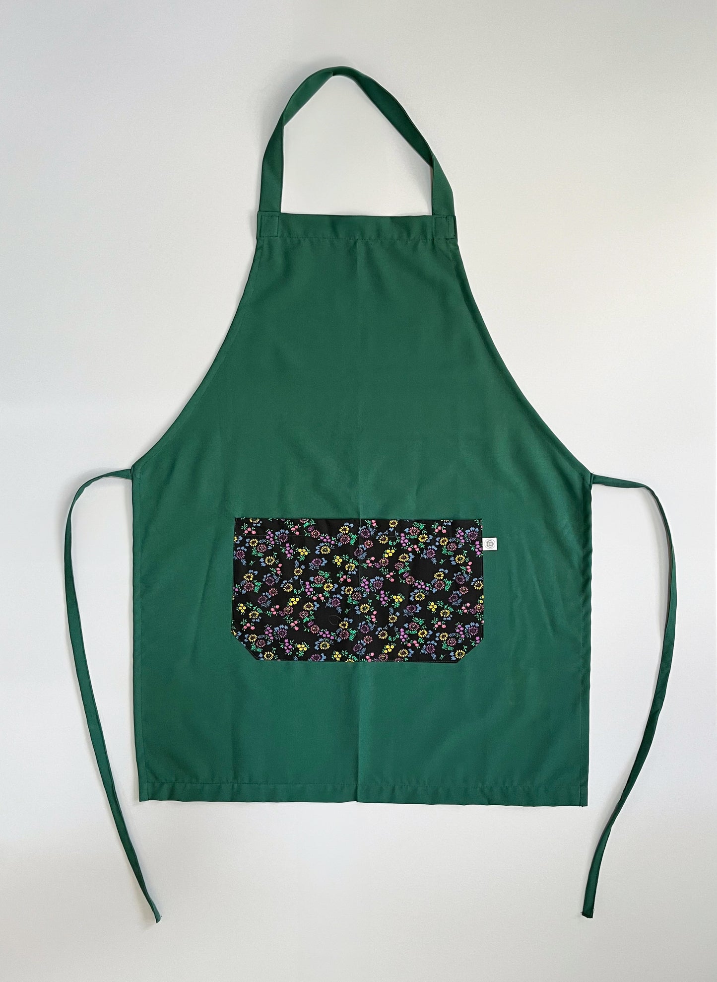 Pechera Carpintero Verde con bolsillo en flores