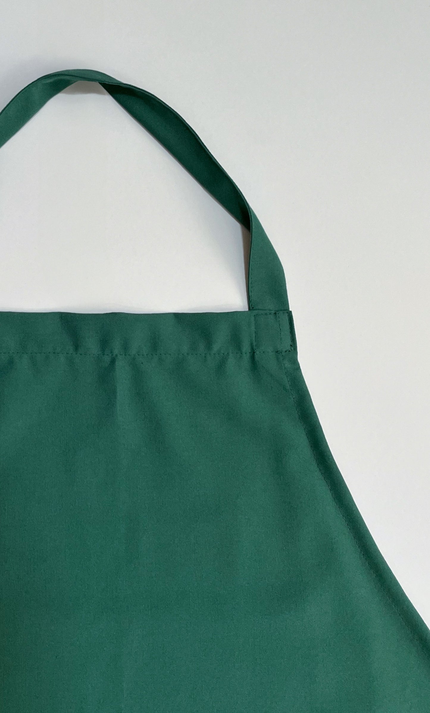 Pechera Carpintero Verde con bolsillo en flores