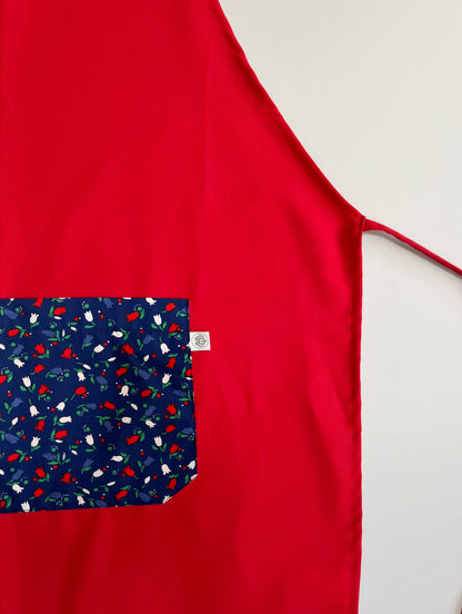 Pechera Carpintero roja con bolsillo en flores