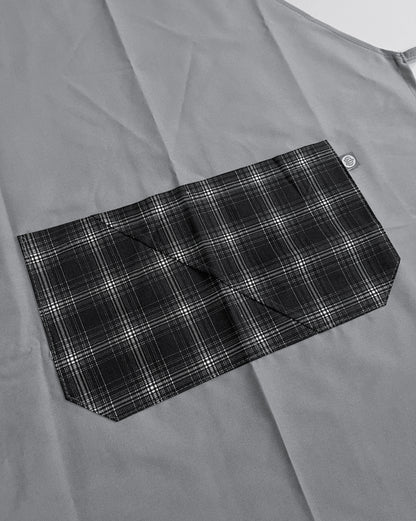 Pechera Carpintero unisex gris claro con bolsillo escocés