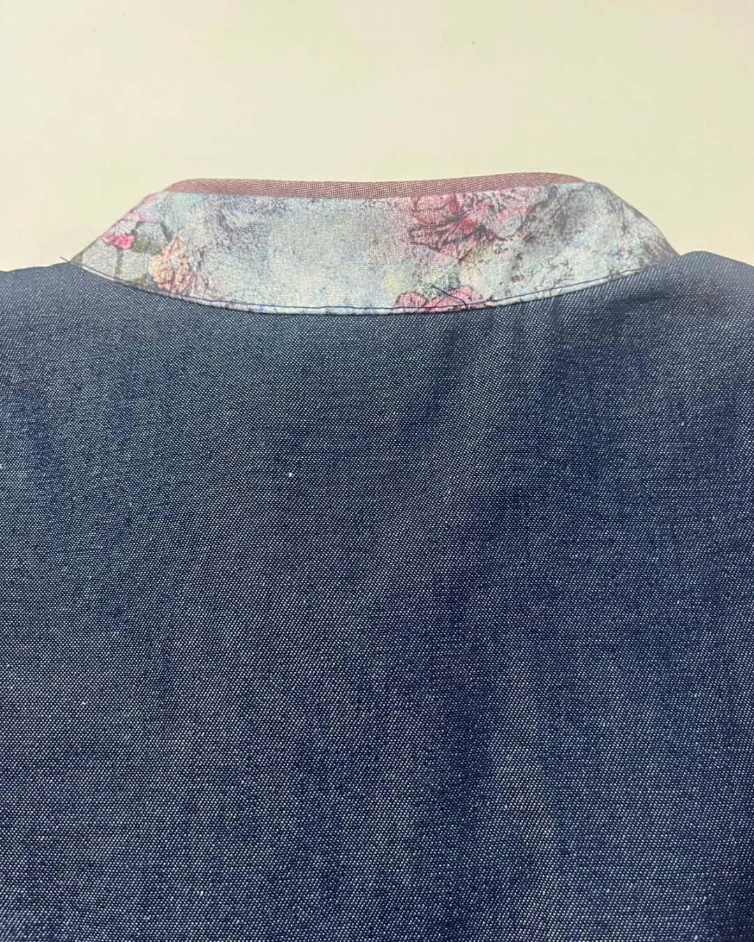Chaqueta Milcao mujer con cierre en denim delgado detalles estampados