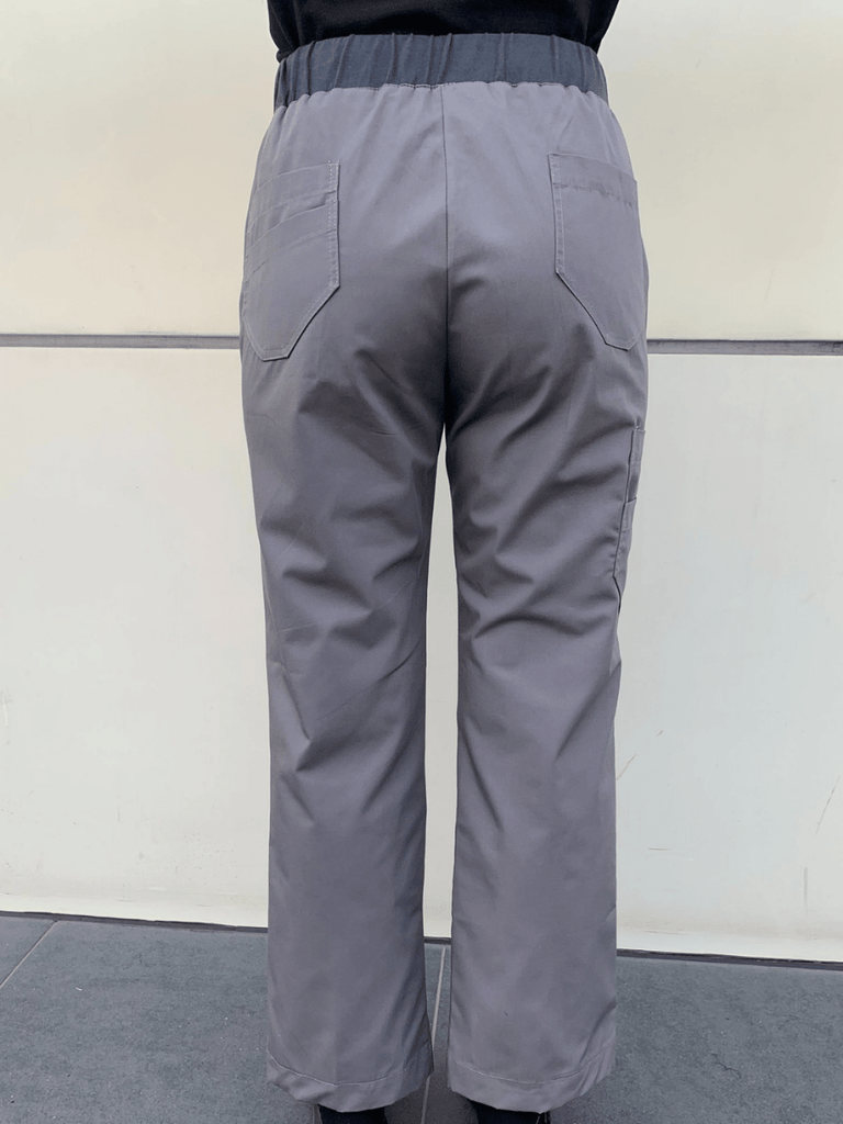 Conjunto Urban Scrub y pantalón gris